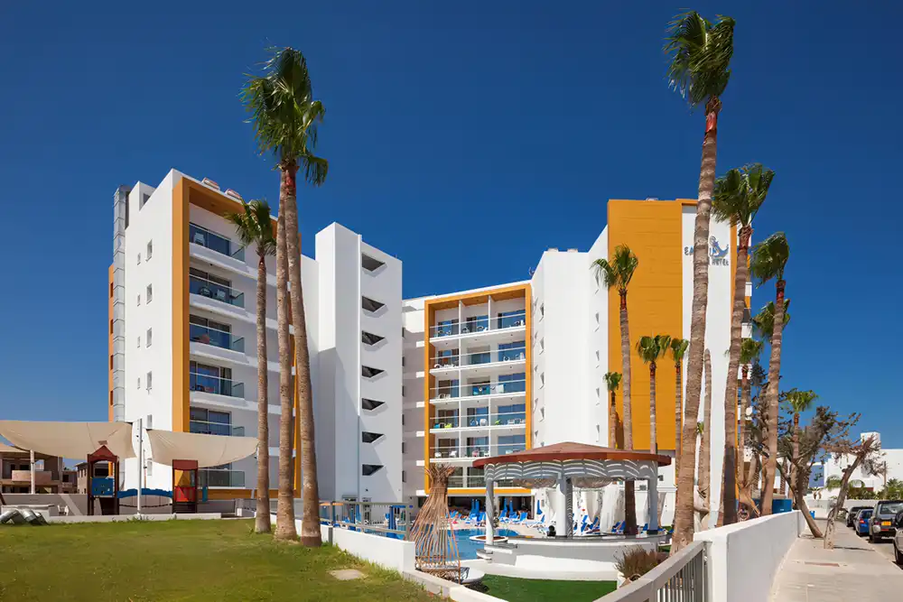 CAPTAINPIER HOTEL
